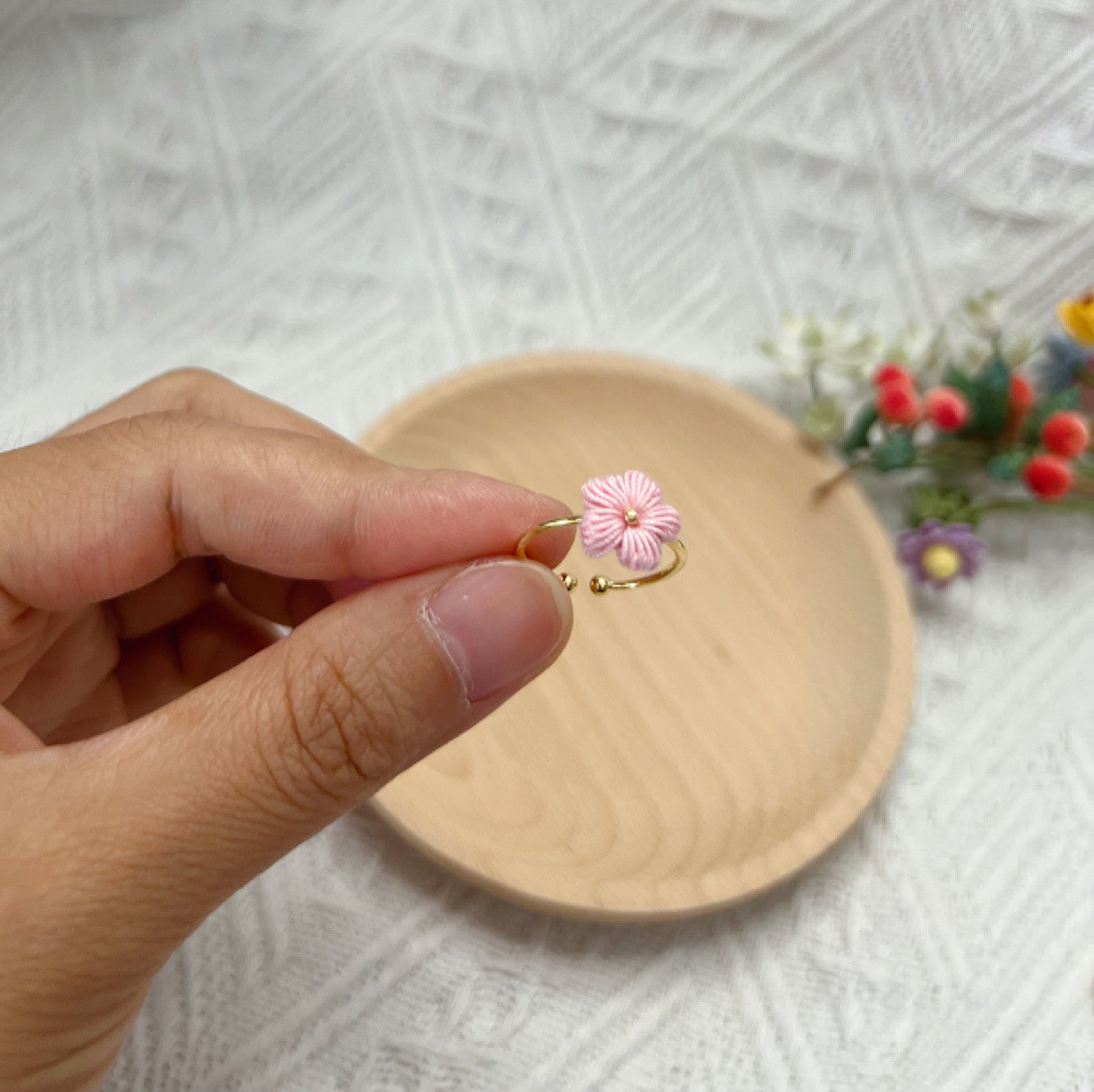 可調式戒指WINTER COSMOS & LEAF crochet flower Ring - 設計館PS.By Hand. 戒指- Pinkoi