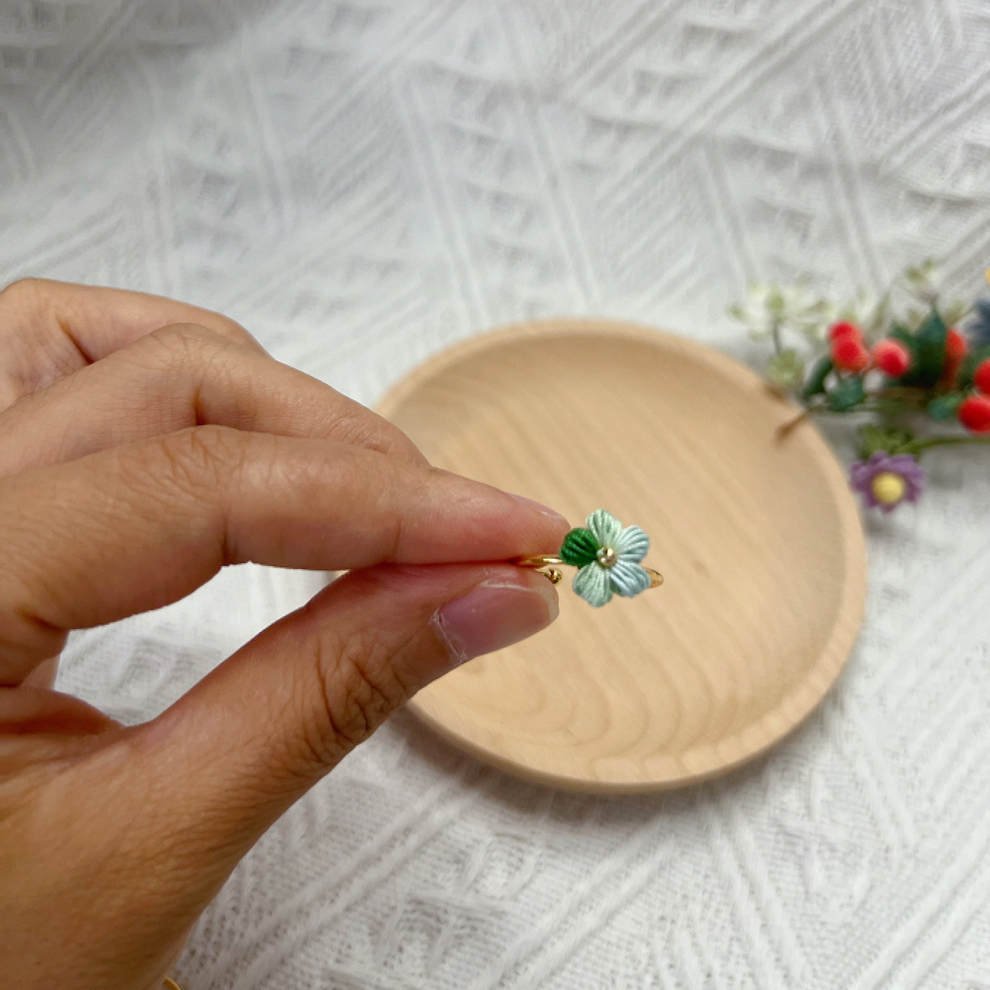 Micro Crochet Flowers Ring / How to crochet a tiny flower with embroidery  thread - YouTube